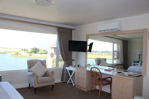 Quarto standard | Cofres nos quartos, individualmente mobiliados, escrivaninha
