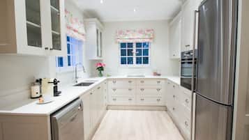 Daily English breakfast (ZAR 150 per person)