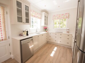 Cottage | Private kitchen - Exquisite Cottage 20 (Knysna)