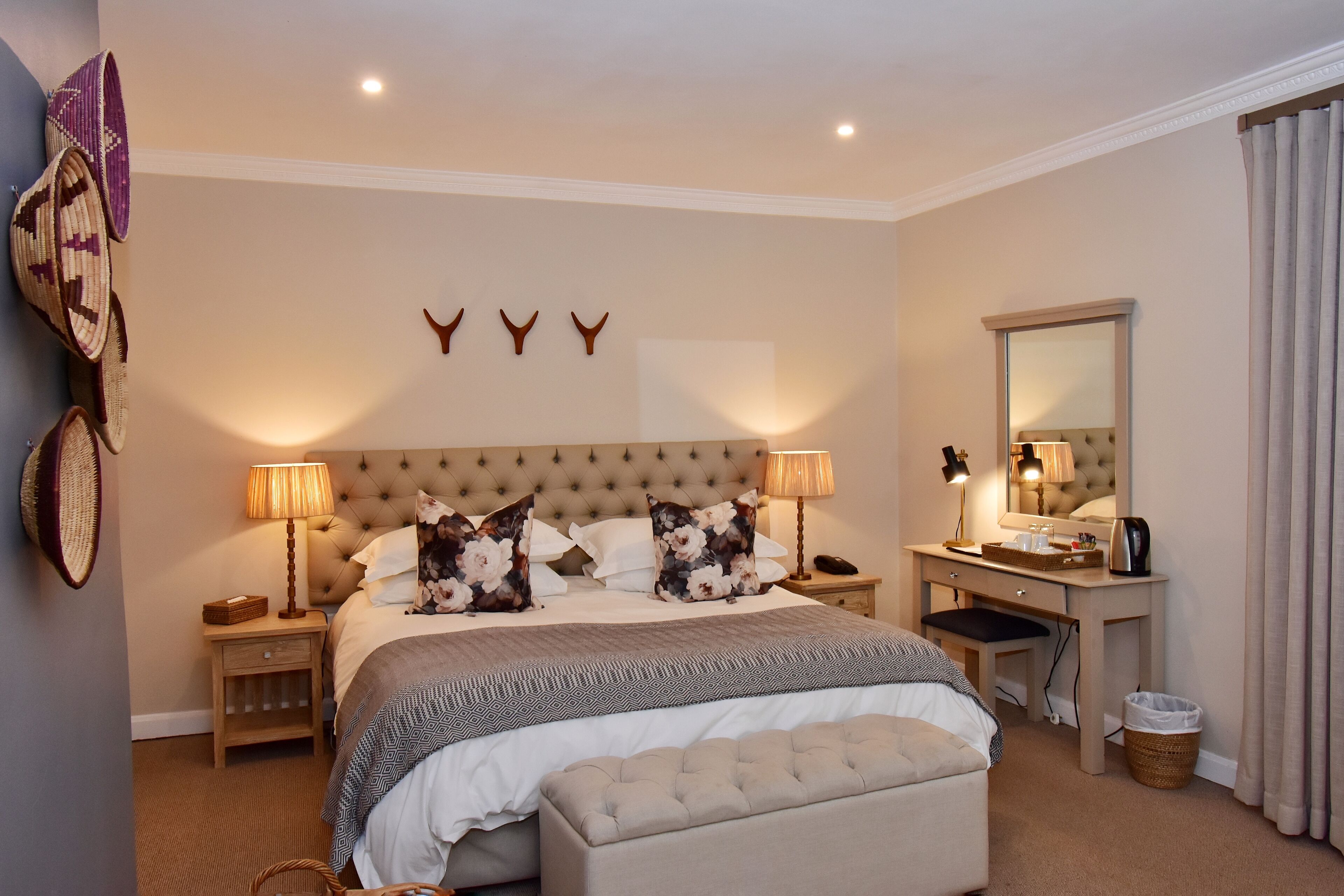 Suite Classique, cheminée | Coffres-forts dans les chambres, ameublement personnalisé, Wi-Fi gratuit