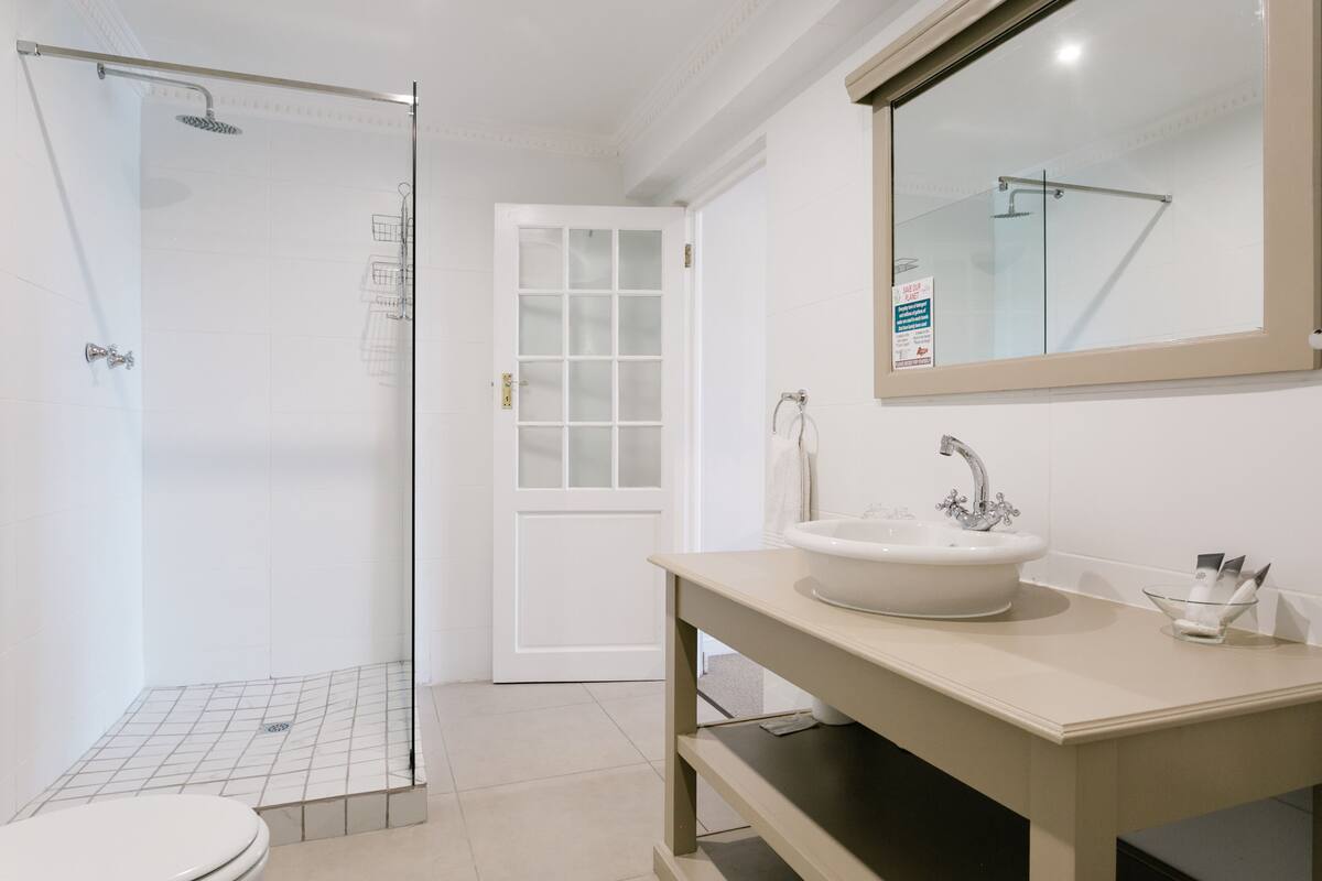 classic suite, fireplace | bathroom | hair dryer, towels, soap, shampoo