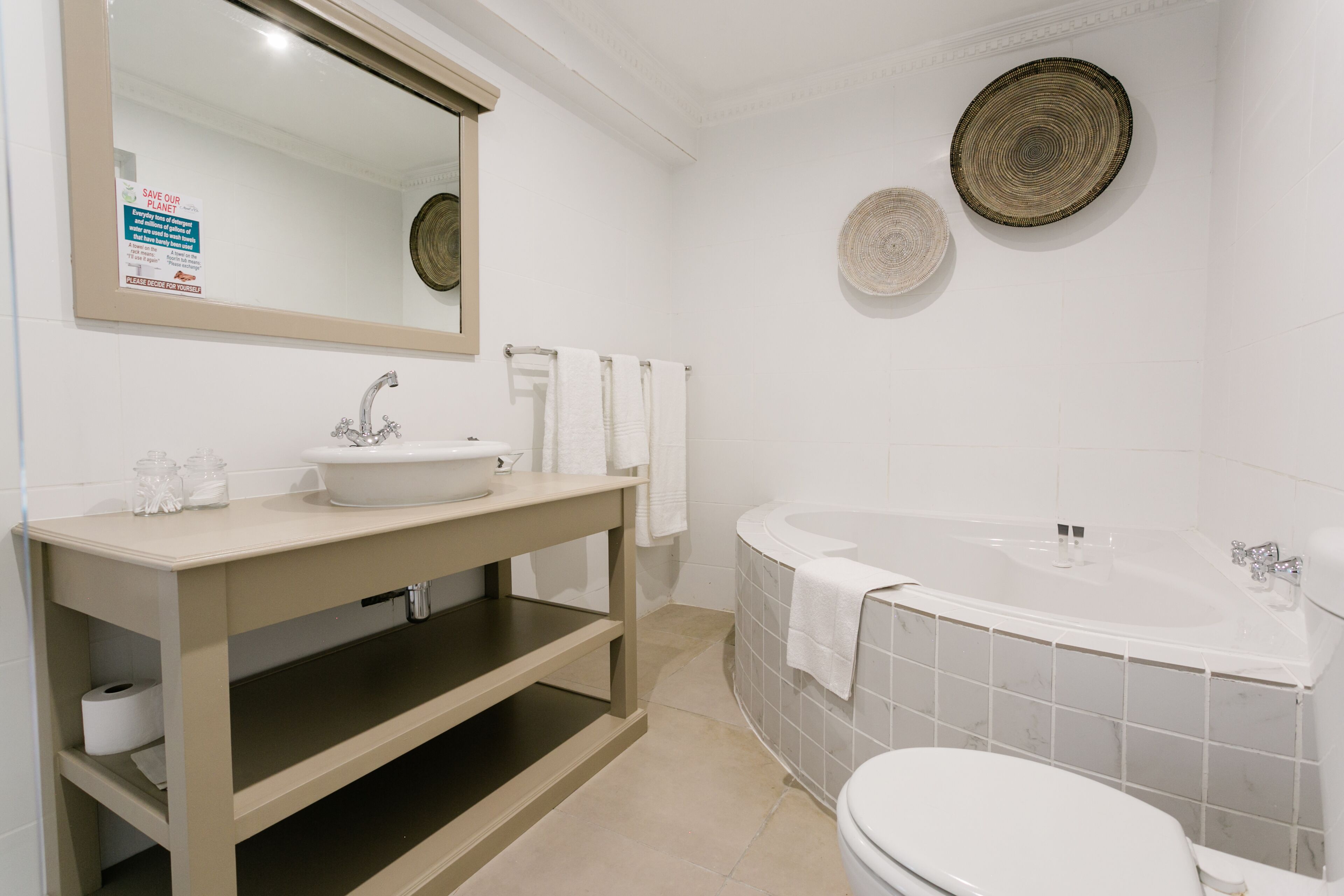 Classic Suite, Fireplace | Bathroom