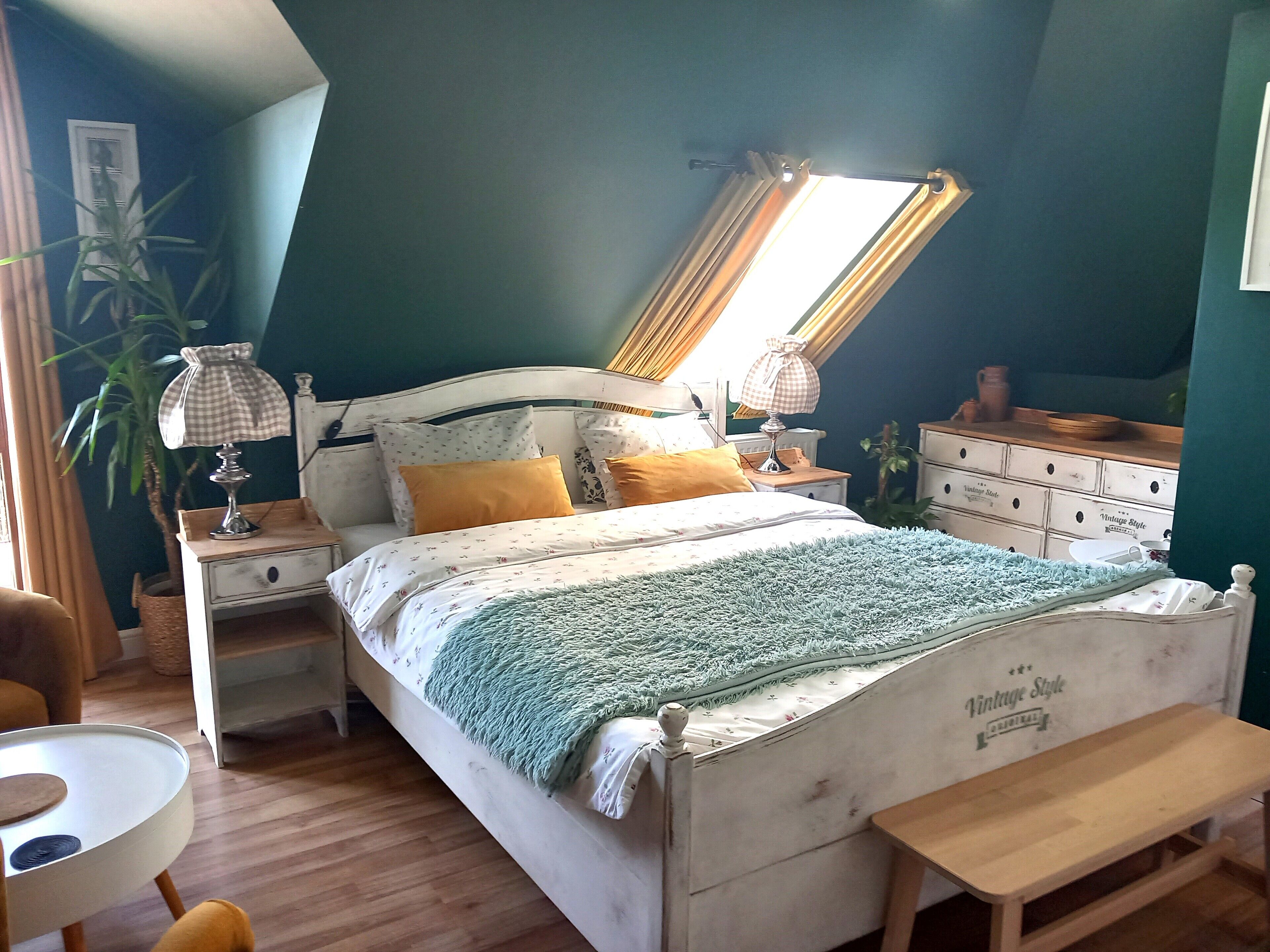 Romantisches Zimmer | Hochwertige Bettwaren, individuell dekoriert, individuell eingerichtet