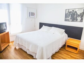 Traditional Apartment, 1 Bedroom | 1 bedroom, iron/ironing board, free WiFi