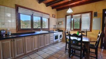 Apartament Comfort, 2 dormitoris, vistes a la muntanya | 1 dormitori, roba de llit d'alta qualitat, cobrellits i escriptori