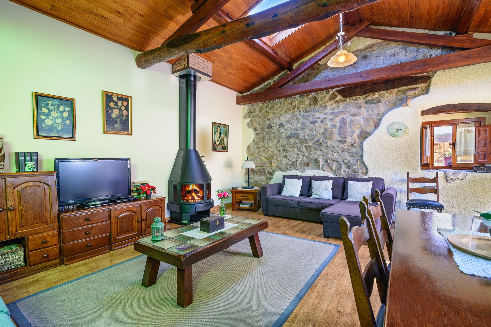 Family Apartment, 2 Bedrooms | Living room | 26-inch flat-screen TV with cable channels, TV