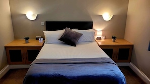Chambre Double, salle de bains attenante | 1 chambre, Wi-Fi