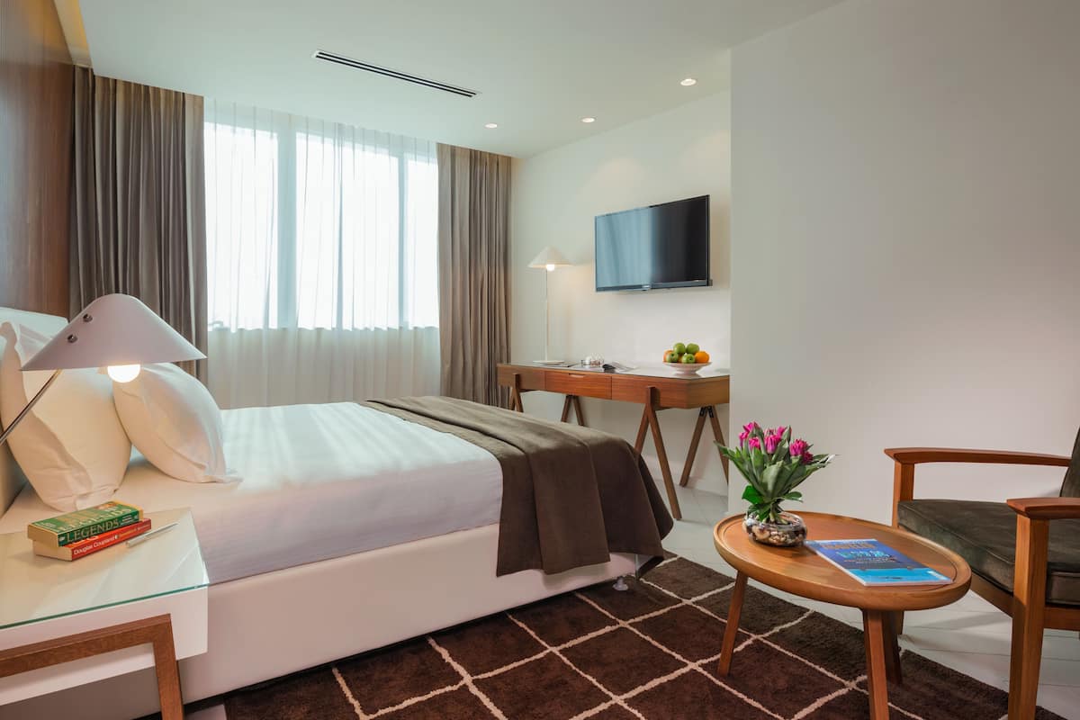 Kamar Double atau Twin Klasik | Minibar, brankas, meja kerja, dan kedap suara