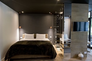 Comfort Apartment, 1 Bedroom | Desk, soundproofing, iron/ironing board, free WiFi - Manhattan Style Studio in Cape Town CBD (Cape Town)