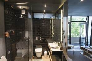 Comfort Apartment, 1 Bedroom | Desk, soundproofing, iron/ironing board, free WiFi