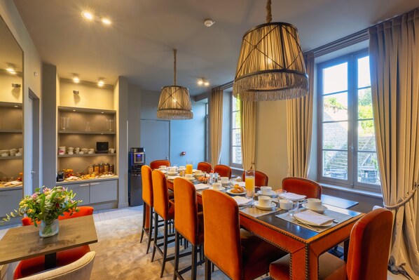 Daily buffet breakfast (EUR 16 per person)