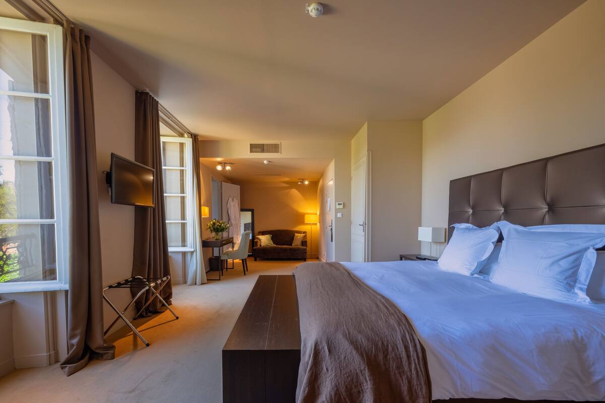 Ropa de cama de alta calidad y minibar