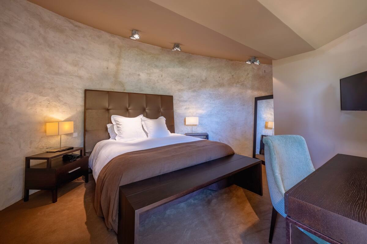 Ropa de cama de alta calidad y minibar