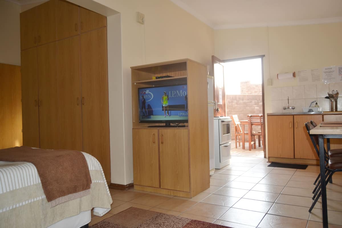 Type B - Spacious unit: Max 3 persons | 1 bedroom, desk, iron/ironing board (on request), WiFi (free)