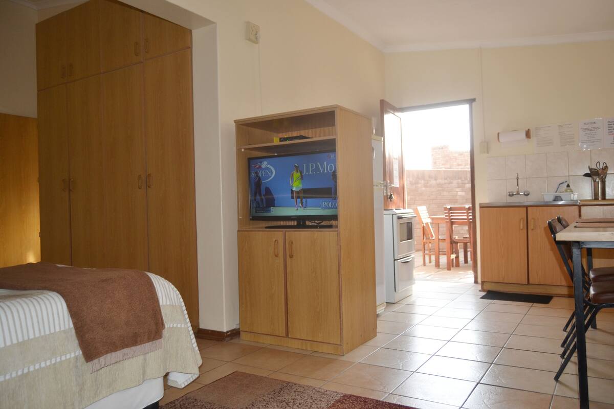 Type B - Spacious unit: Max 3 persons | 1 bedroom, desk, iron/ironing board, free WiFi