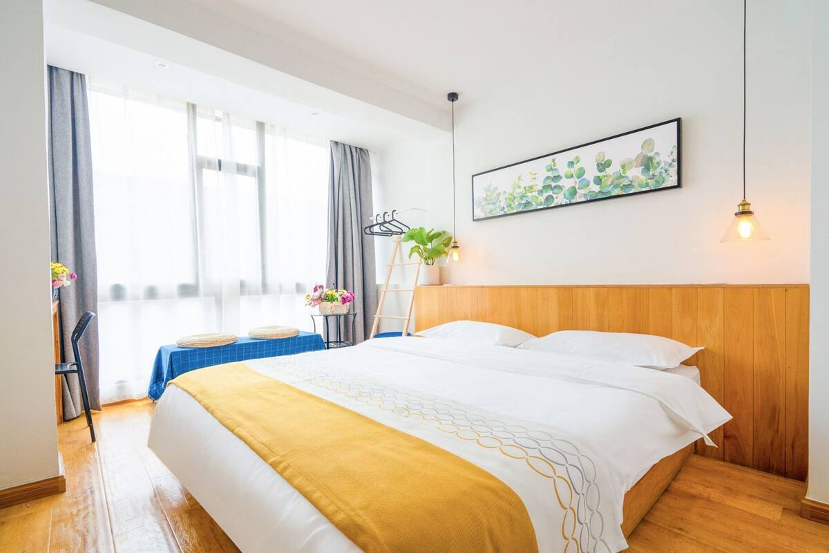 Room, 1 Queen Bed, City View