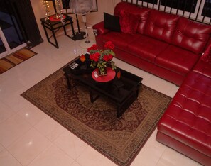 Lobby lounge - Appiah's Royal Suites (Accra)