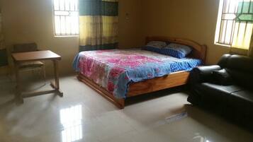 Room (Magnolia ) | Desk, iron/ironing board, free WiFi