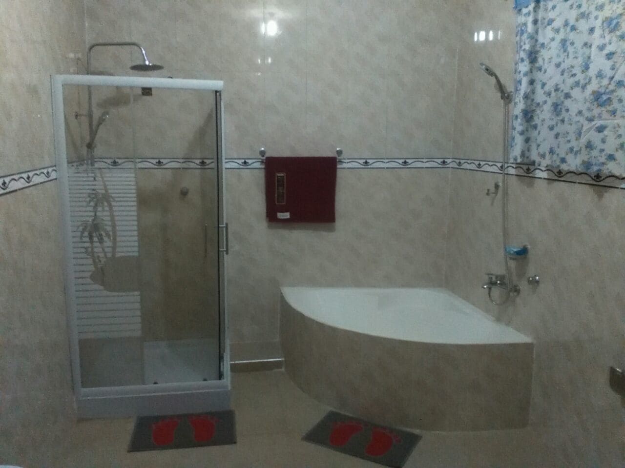 Room (Magnolia ) | Bathroom | Shower, free toiletries