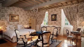 Suite, en-suite badkamer, uitzicht op tuin | 1 slaapkamer, Select Comfort-bedden, individueel gedecoreerd