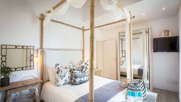 2 chambres, coffres-forts dans les chambres, décoration personnalisée