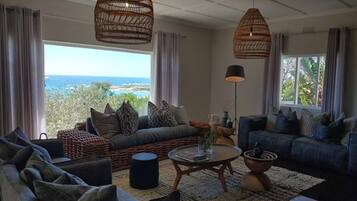 The Bay | Living area