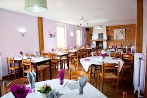 Lunch and dinner served - Hôtel Le Relais Fleuri (Vervins)