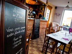 Lunch and dinner served - Hôtel Le Relais Fleuri (Vervins)