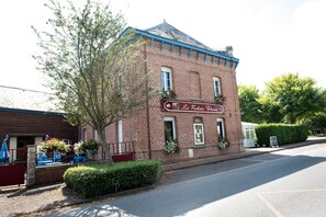 Fachada de la propiedad