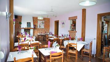 Lunch and dinner served, French cuisine