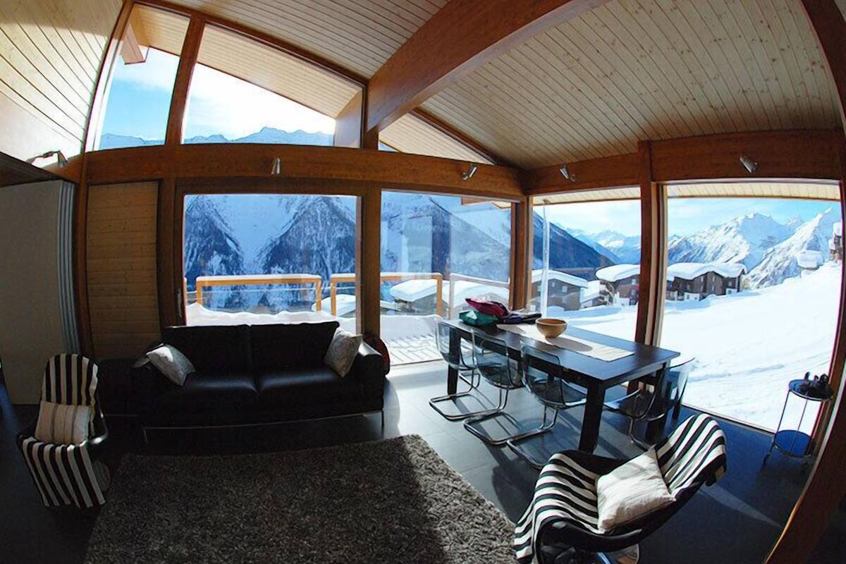 テレビ、暖炉