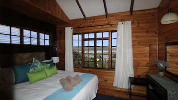 Lagoon Cottage  | Premium bedding, individually decorated, individually furnished, desk