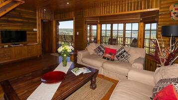 The Big Tree House  | Living area | Flat-screen TV, fireplace