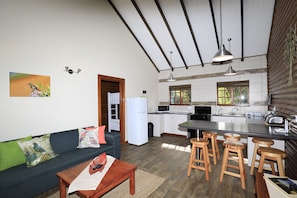 Sunbird Cottage | Private kitchen