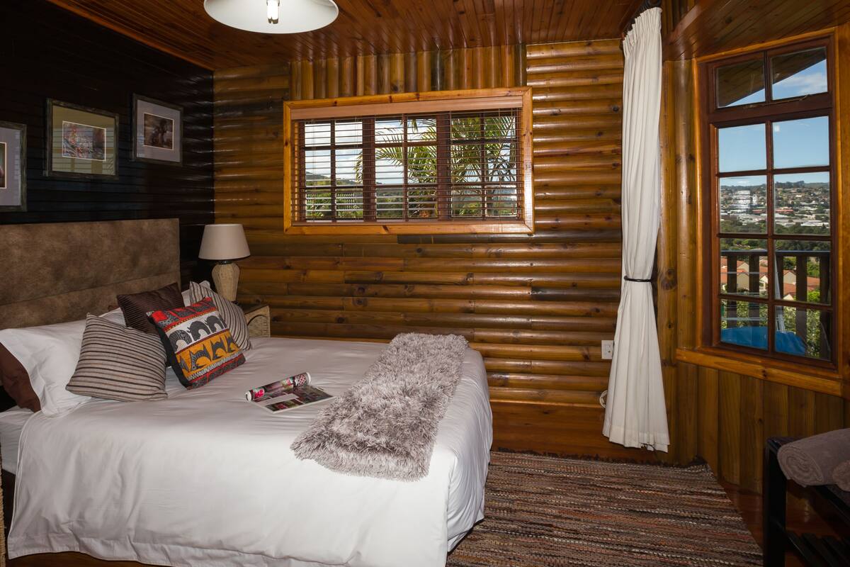 The Big Tree House | Premium bedding, desk, laptop workspace, iron/ironing board (on request)