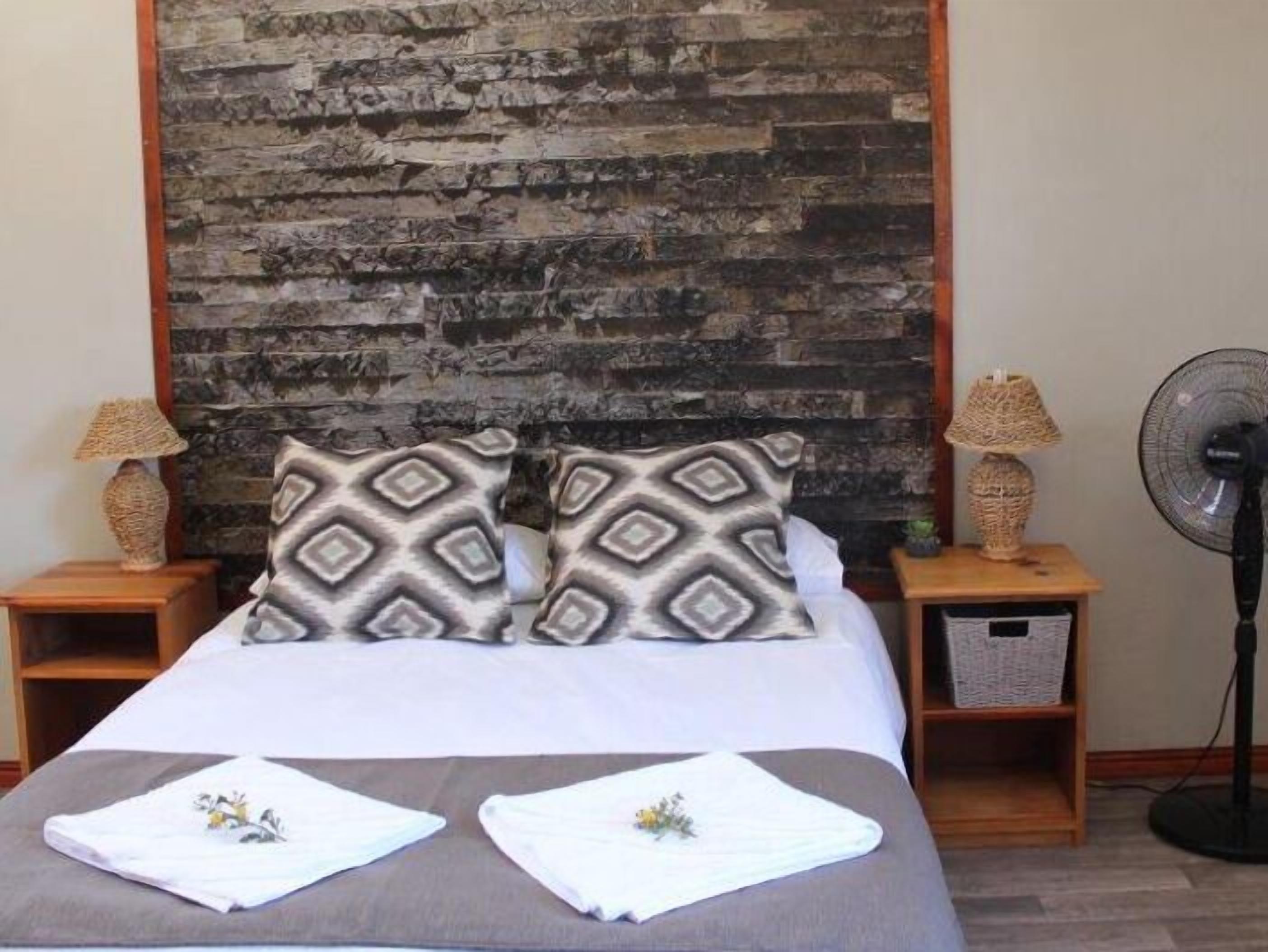 Setrika/meja setrika, Wi-Fi gratis, dan seprai linen