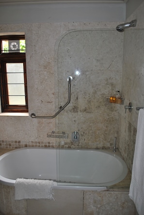 Wessels Studio | Deep soaking bathtub