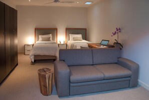 Comfort studio, 1 slaapkamer | 1 slaapkamer, luxe beddengoed, een kluis op de kamer, een bureau