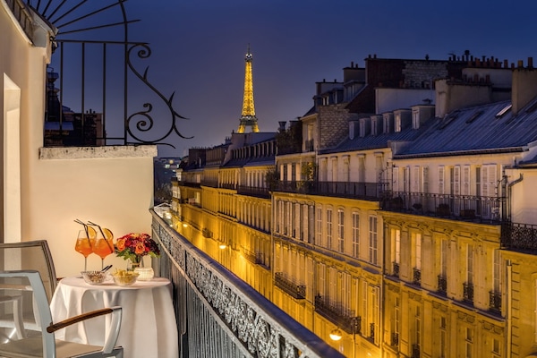 Suite Familiale Parisienne | View from room