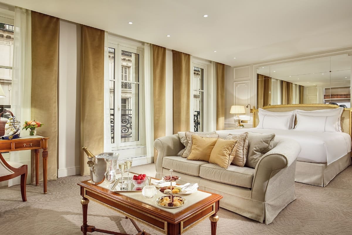 Junior Suite | Living area | Flat-screen TV