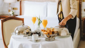 Suite – junior | Minibar, safe på rommet, skrivebord og lydisolert