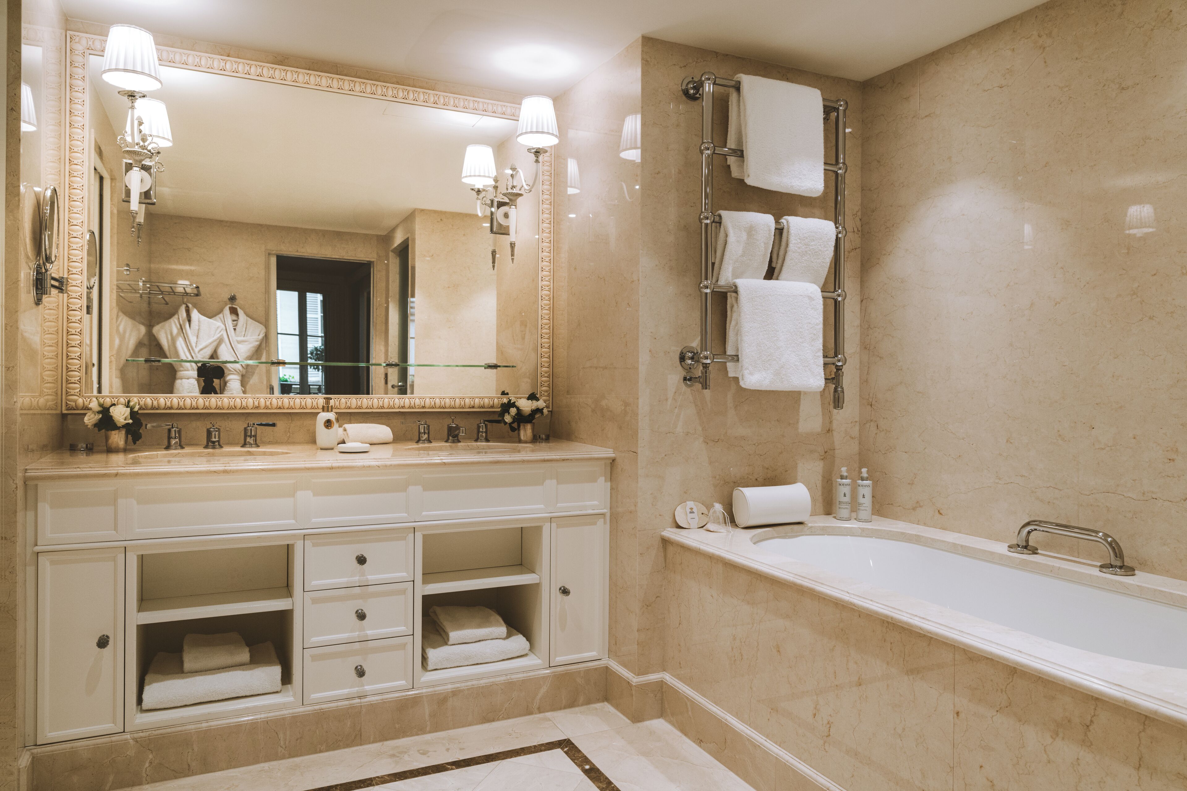 minibar, in-room safe, individually decorated, individually furnished