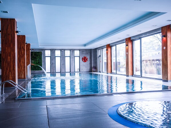 Innenpool, Liegestühle