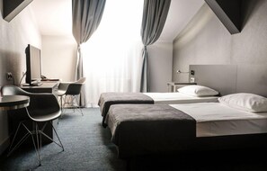 Economy Twin Room | Desk, free WiFi, bed sheets - Hotel Europa Business & SPA (Starachowice)