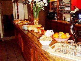 Daily buffet breakfast (EUR 8.5 per person)