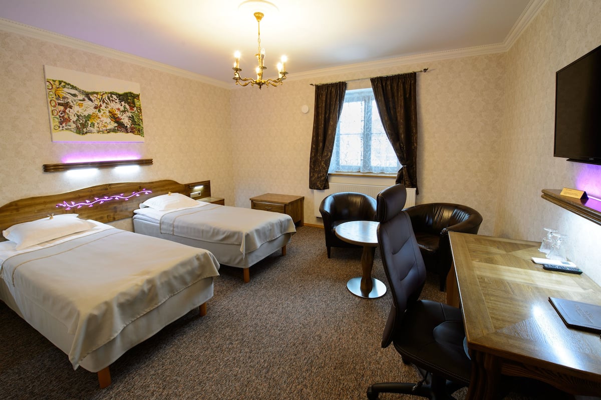 Deluxe Twin Room, Private Bathroom