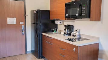 Full-sized fridge, microwave, stovetop, coffee/tea maker