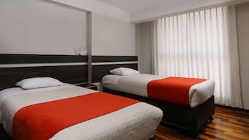 Apartemen, 3 kamar tidur | 3 kamar tidur, selimut bulu angsa, meja kerja, dan setrika/meja setrika