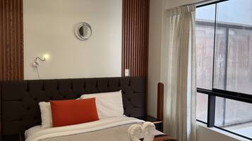 Comfort Apartment, 3 Bedrooms | 3 bedrooms, down duvets, desk, iron/ironing board