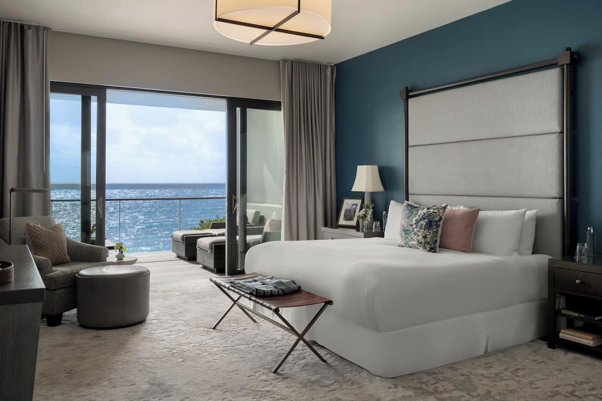 Minibar, in-room safe, desk, soundproofing